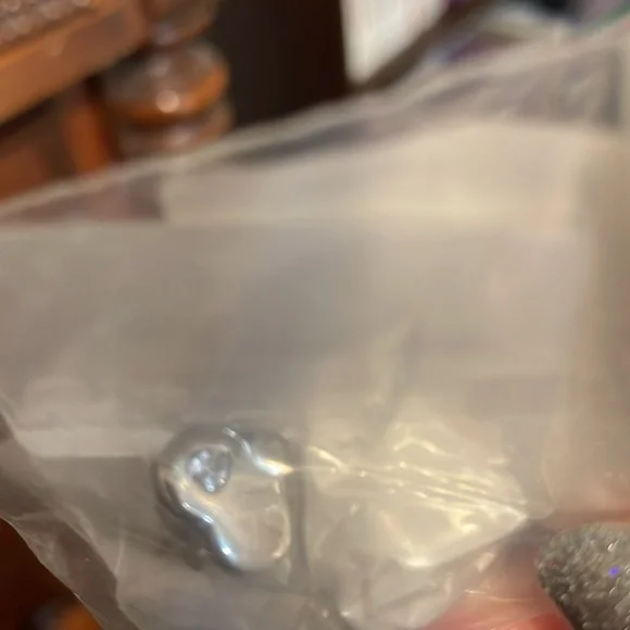 New in package heart stud earrings - Picture 5 of 5